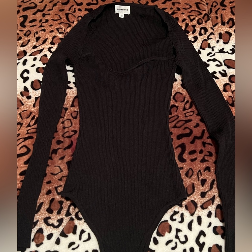 Superdown naomi sweetheart bodysuit (black)